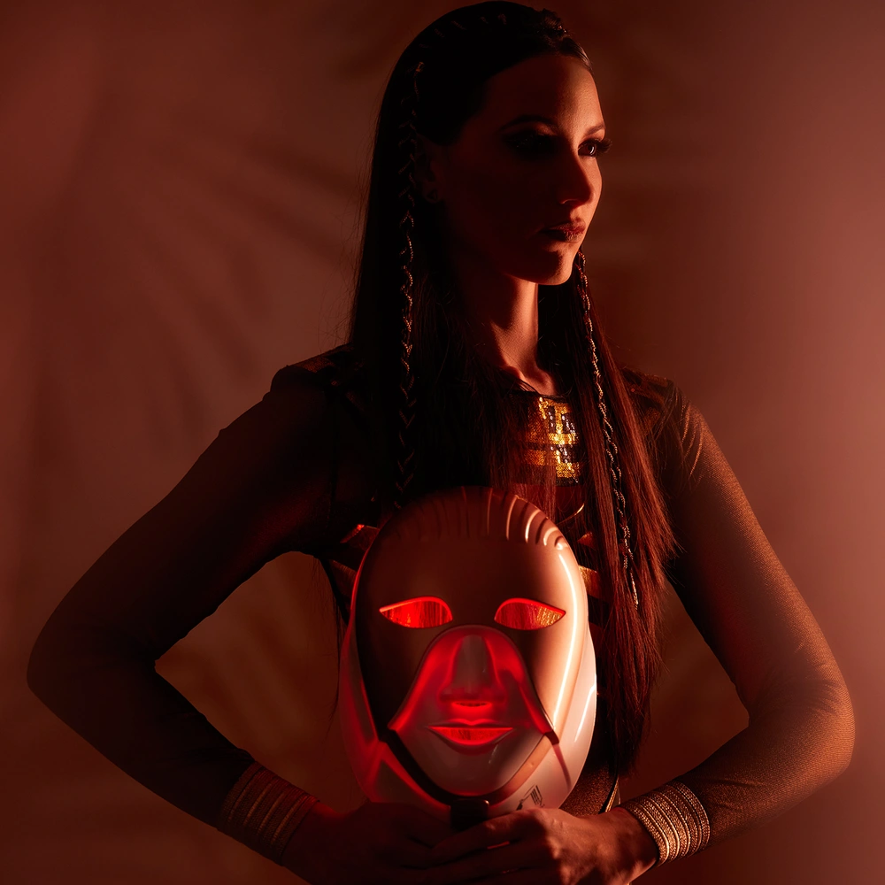 Buudy LED mask with red lights illustrating the journal layout